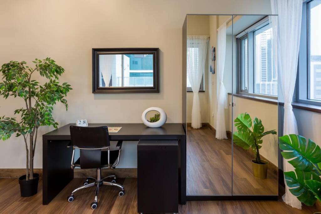 Higuests - Roomy Apt With Infinity Pool Close To Burj Khalifa ดูไบ ภายนอก รูปภาพ