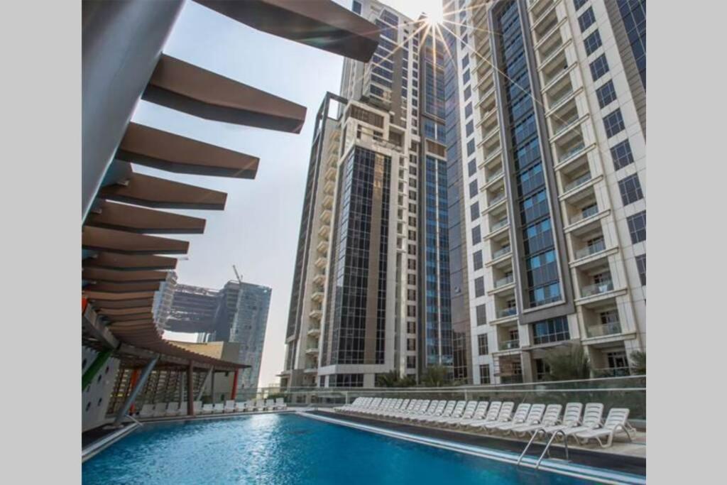 Higuests - Roomy Apt With Infinity Pool Close To Burj Khalifa ดูไบ ภายนอก รูปภาพ